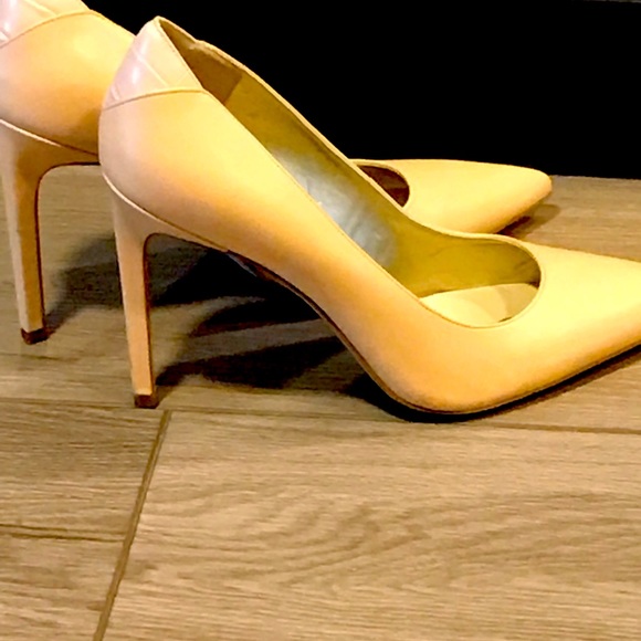 Shoes worn only twice - Picture 1 of 2